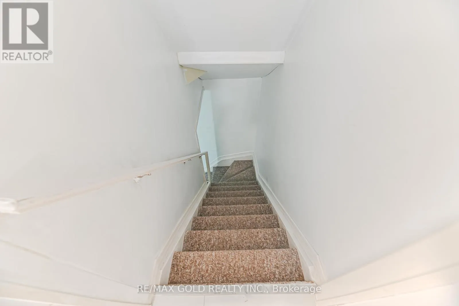 28 PLUM HOLLOW COURT