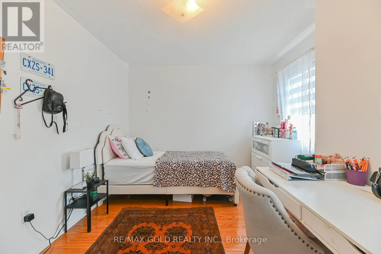 28 PLUM HOLLOW COURT