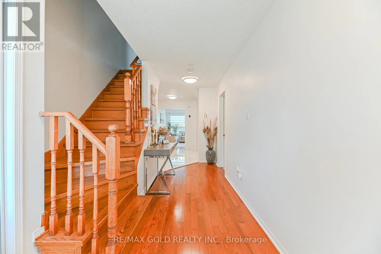 28 PLUM HOLLOW COURT
