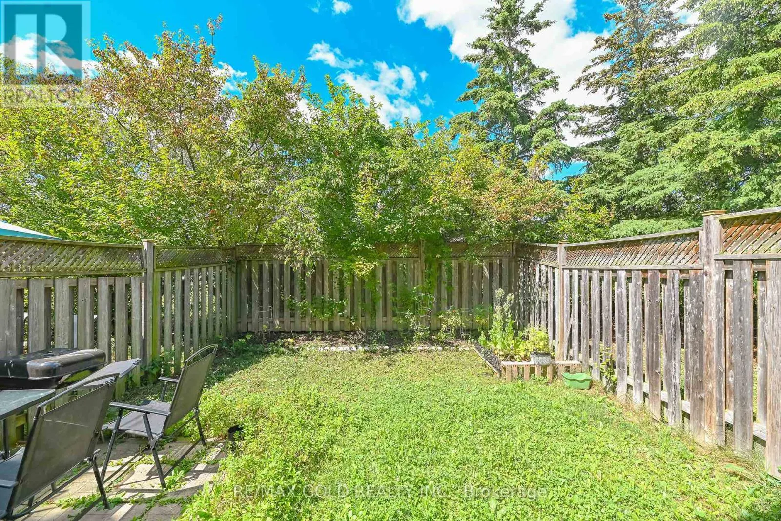 28 PLUM HOLLOW COURT