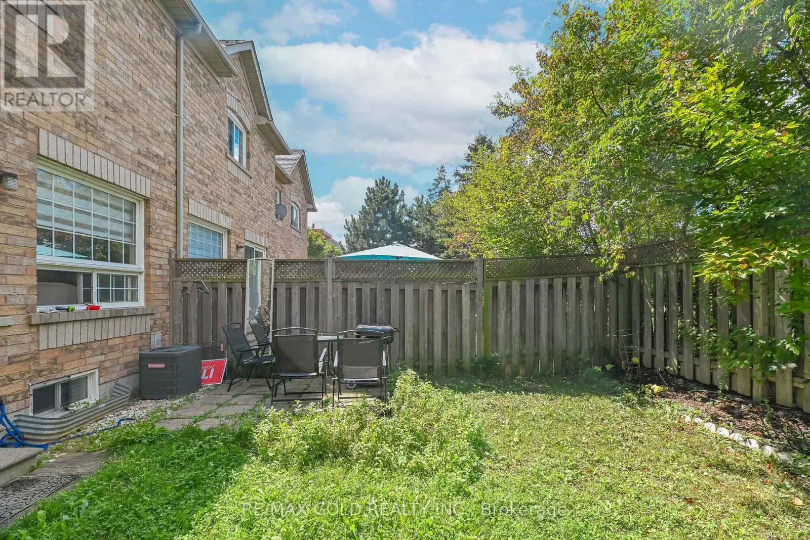 28 PLUM HOLLOW COURT
