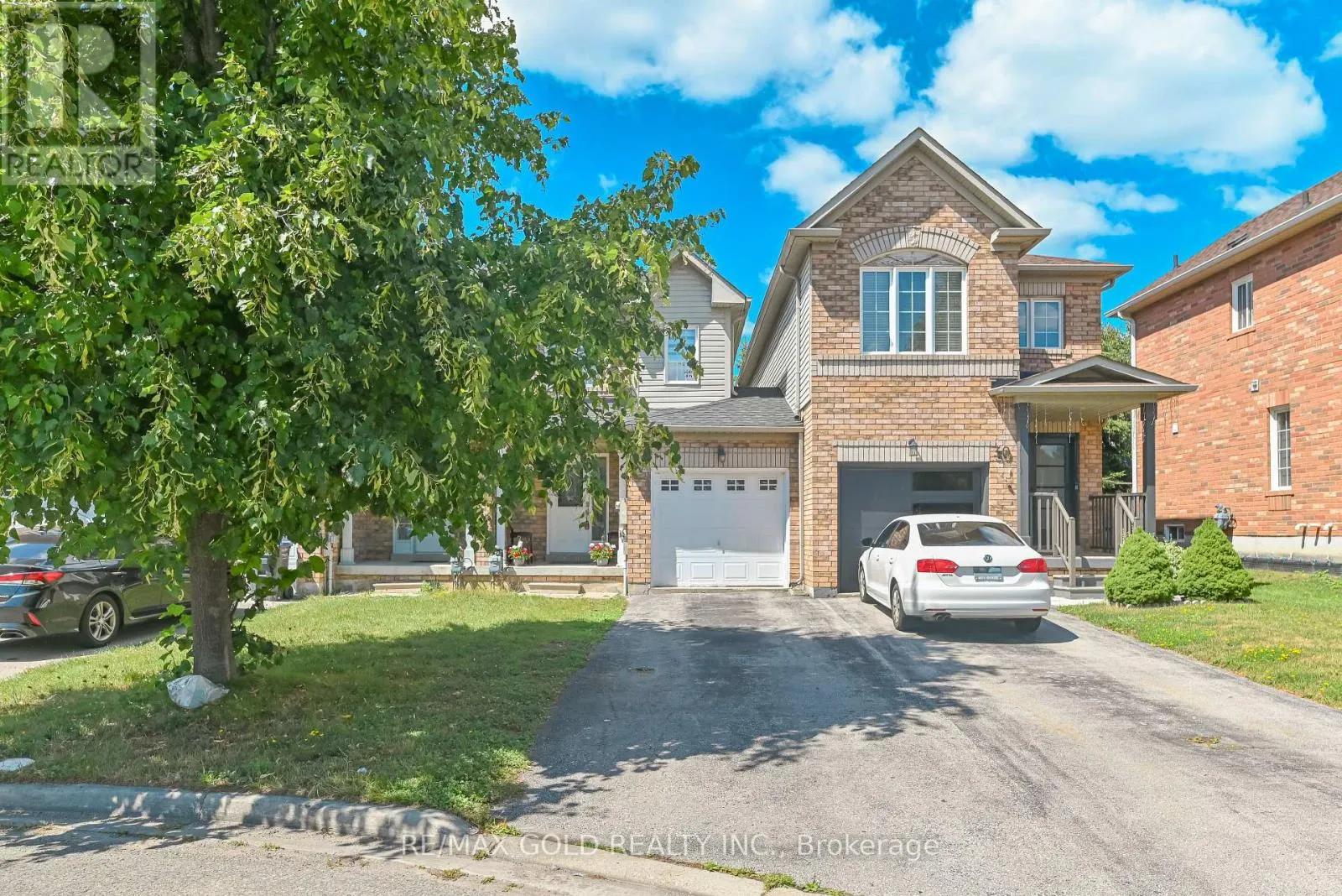 28 PLUM HOLLOW COURT