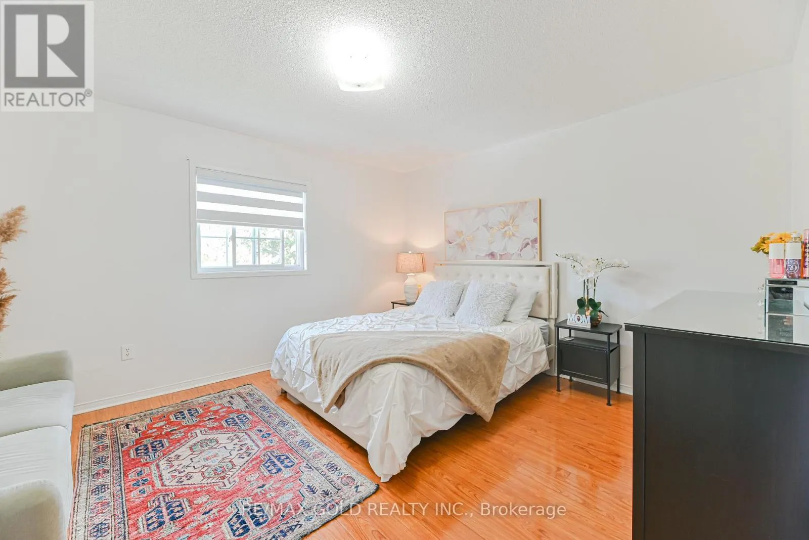 28 PLUM HOLLOW COURT