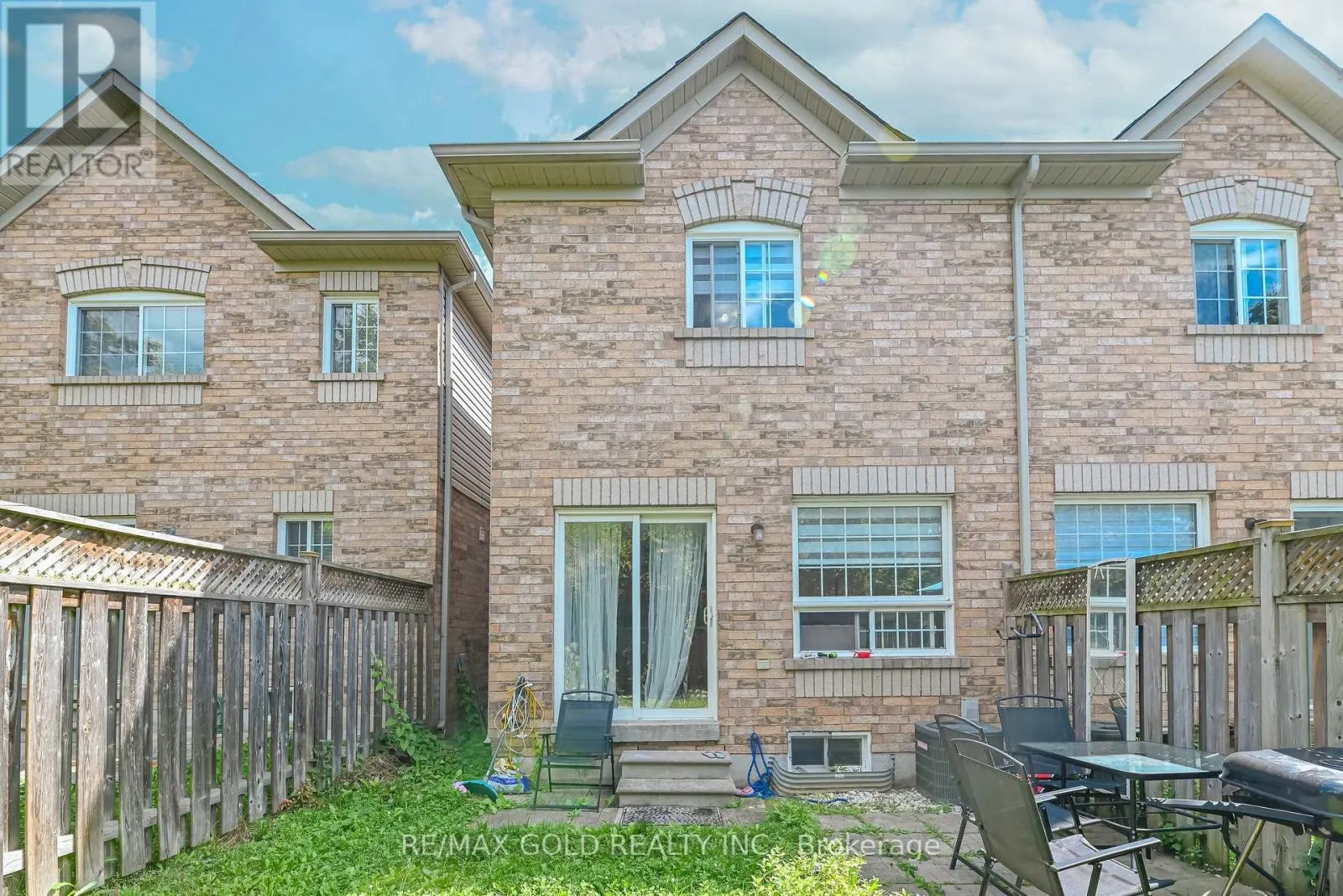 28 PLUM HOLLOW COURT