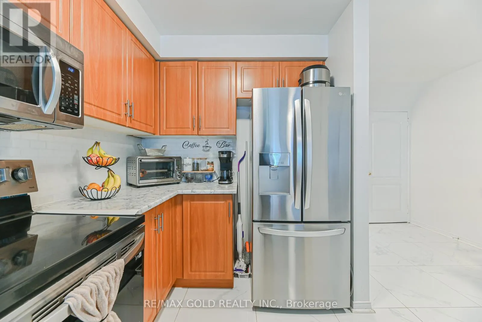 28 PLUM HOLLOW COURT