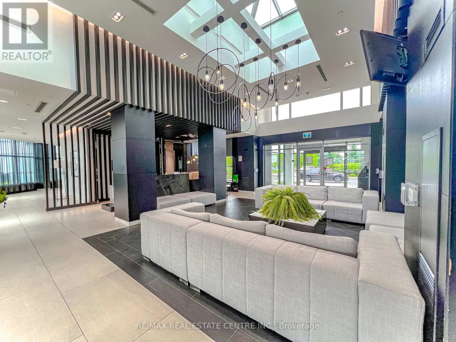 1703 - 4677 GLEN ERIN DRIVE