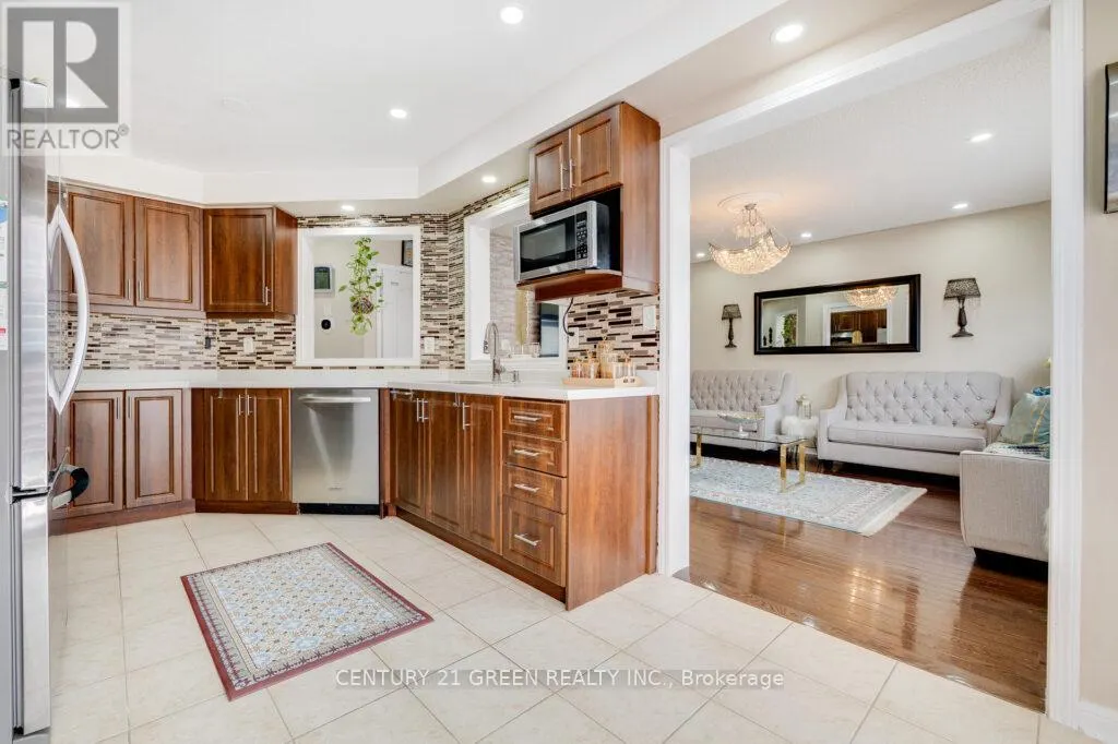 1107 BARR CRESCENT