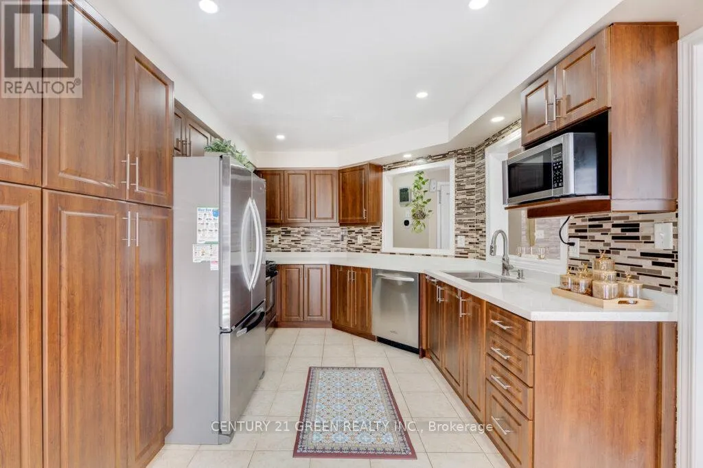 1107 BARR CRESCENT