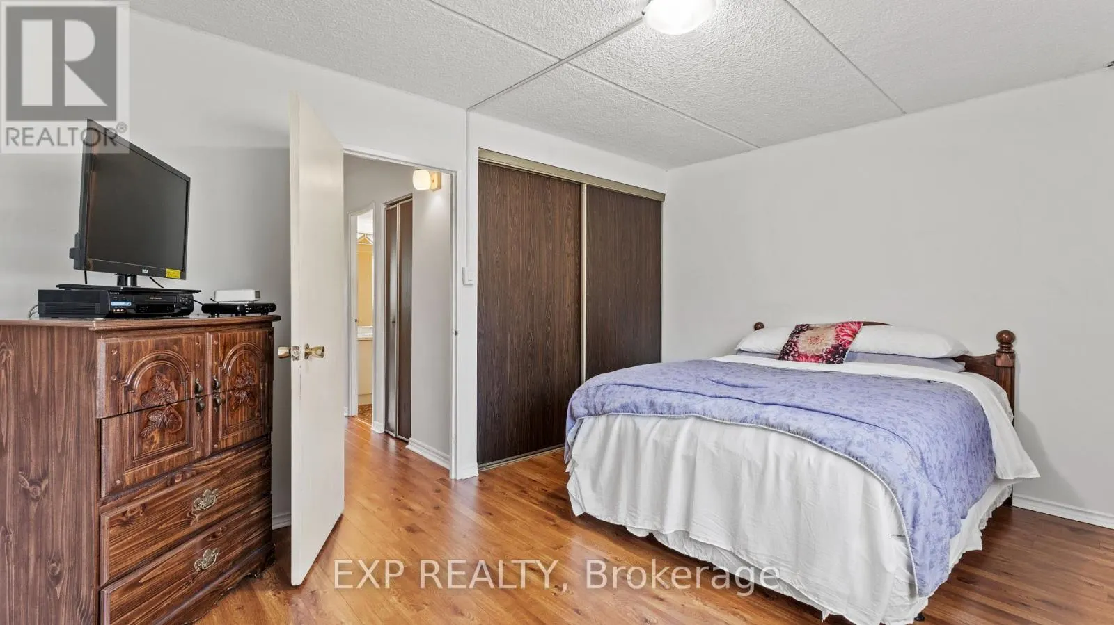 160 - 180 MISSISSAUGA VALLEY BOULEVARD