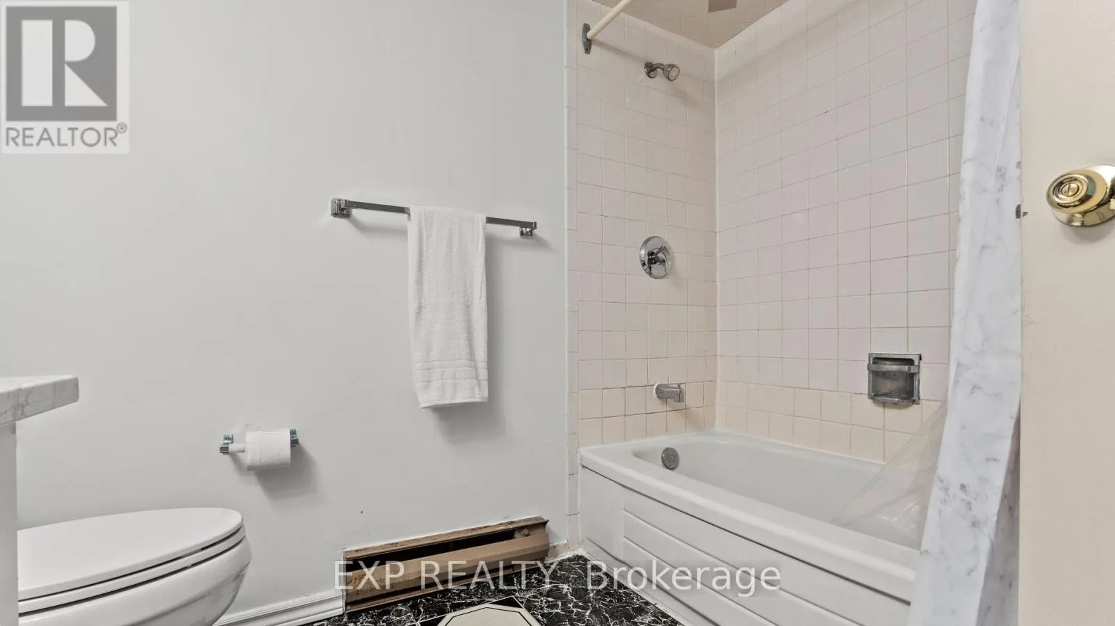 160 - 180 MISSISSAUGA VALLEY BOULEVARD
