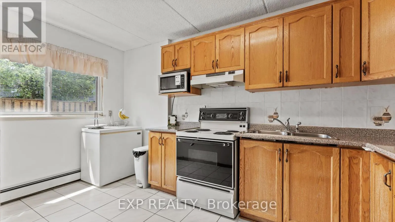 160 - 180 MISSISSAUGA VALLEY BOULEVARD