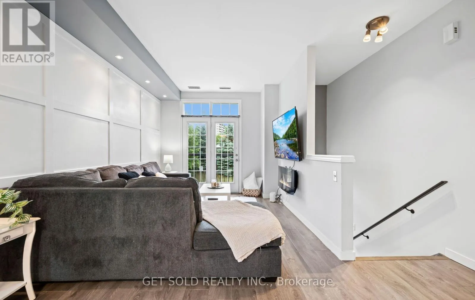 73 PIGGOTT MEWS