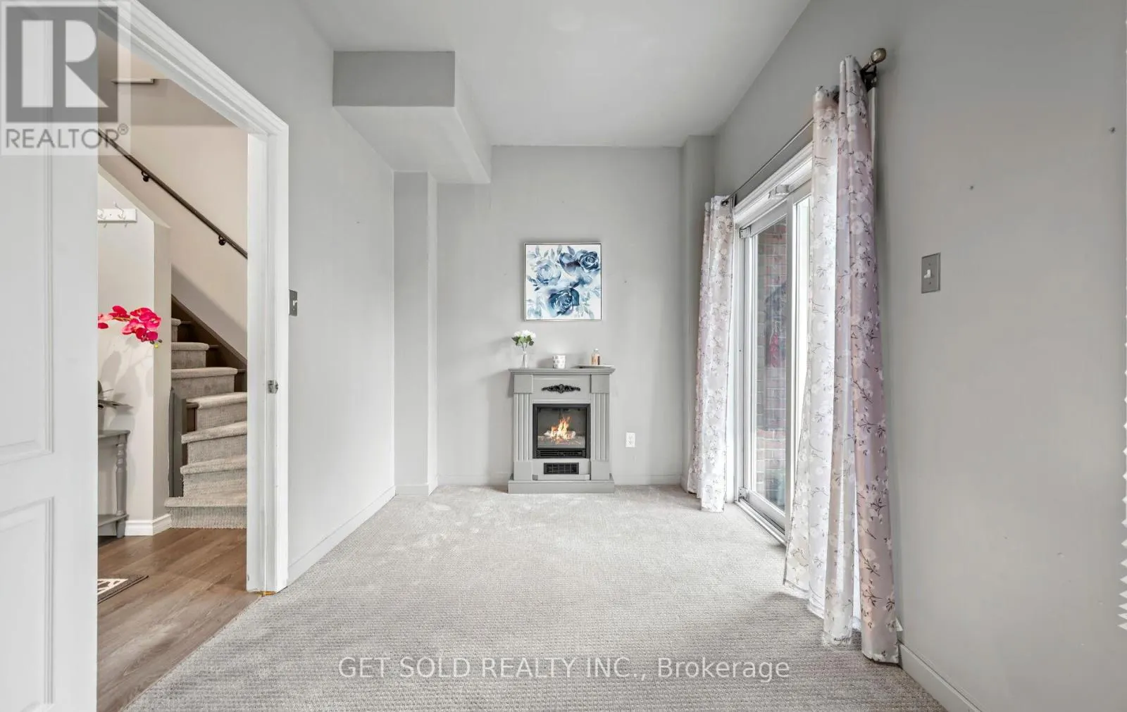 73 PIGGOTT MEWS