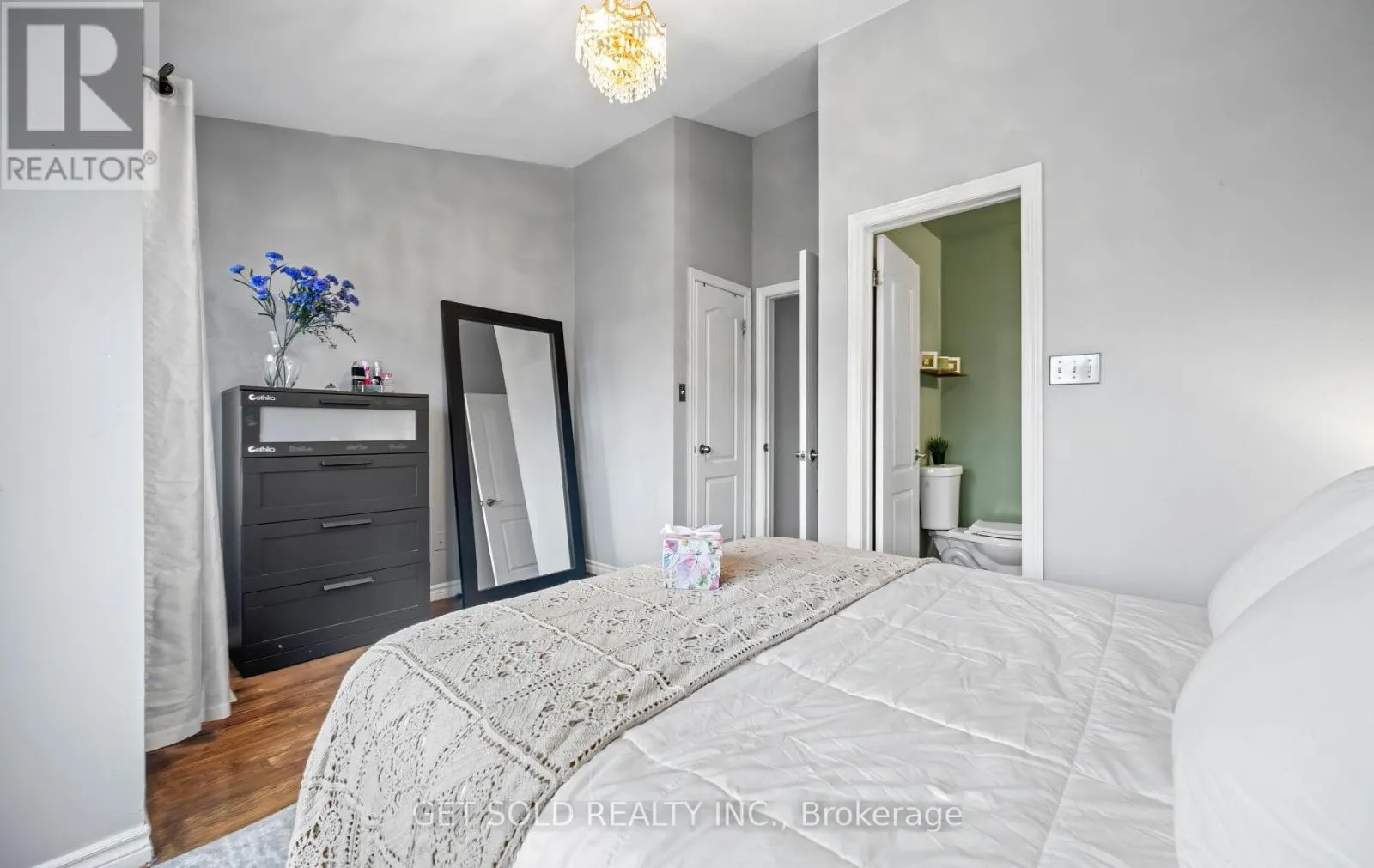 73 PIGGOTT MEWS