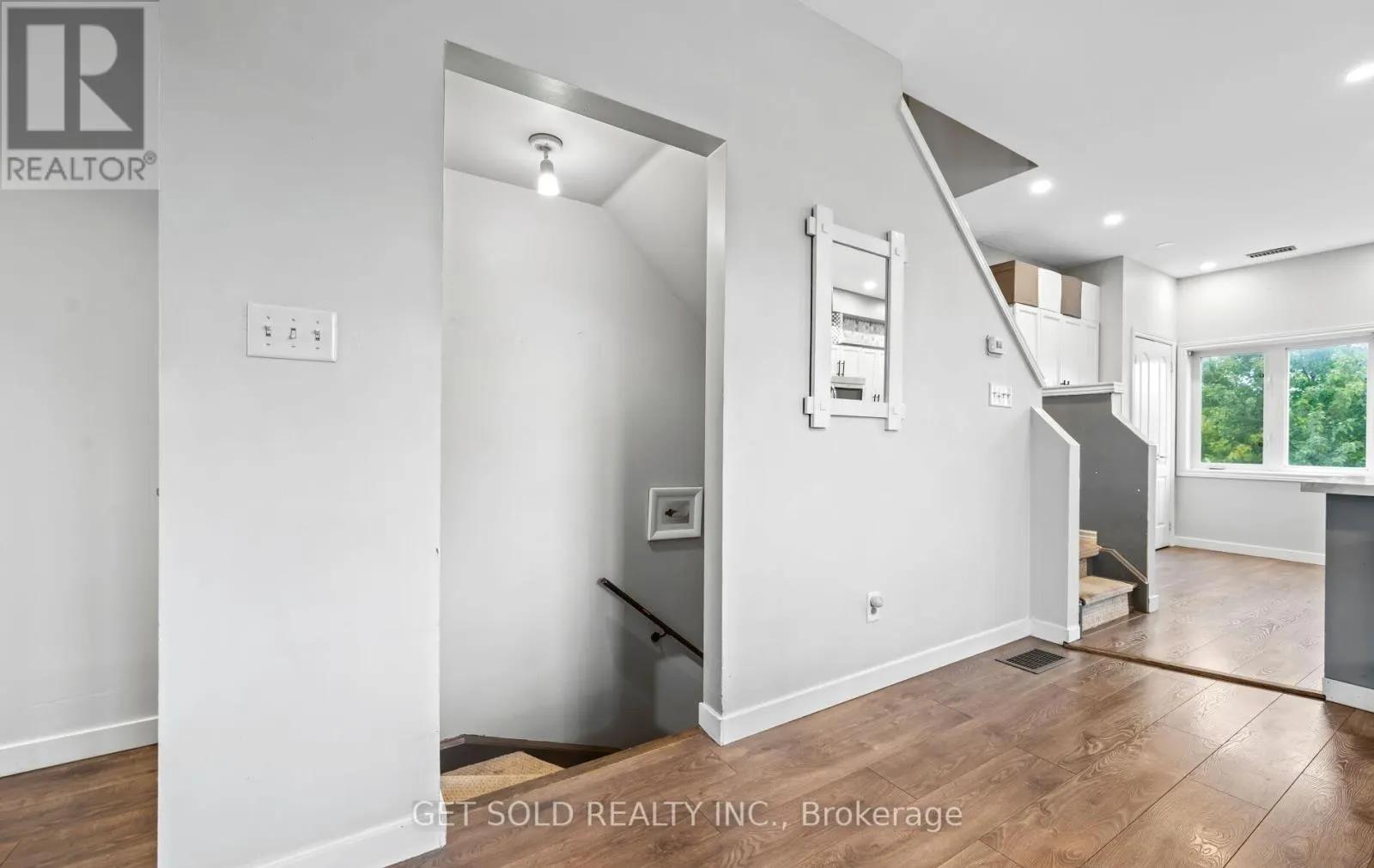 73 PIGGOTT MEWS