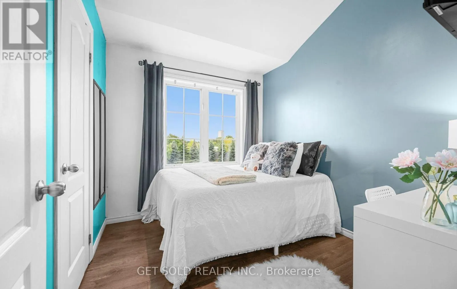 73 PIGGOTT MEWS