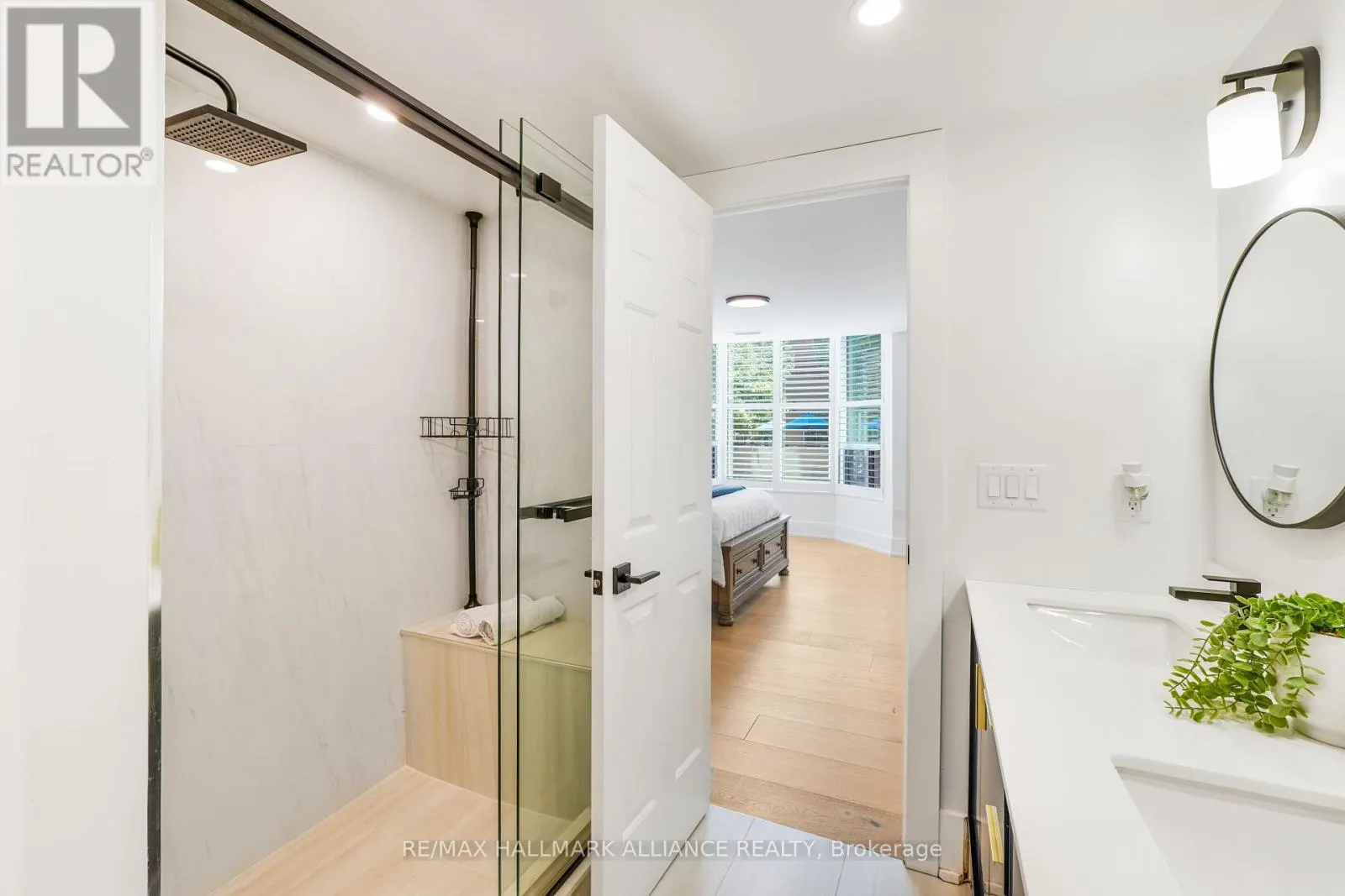 205 - 2121 LAKESHORE ROAD