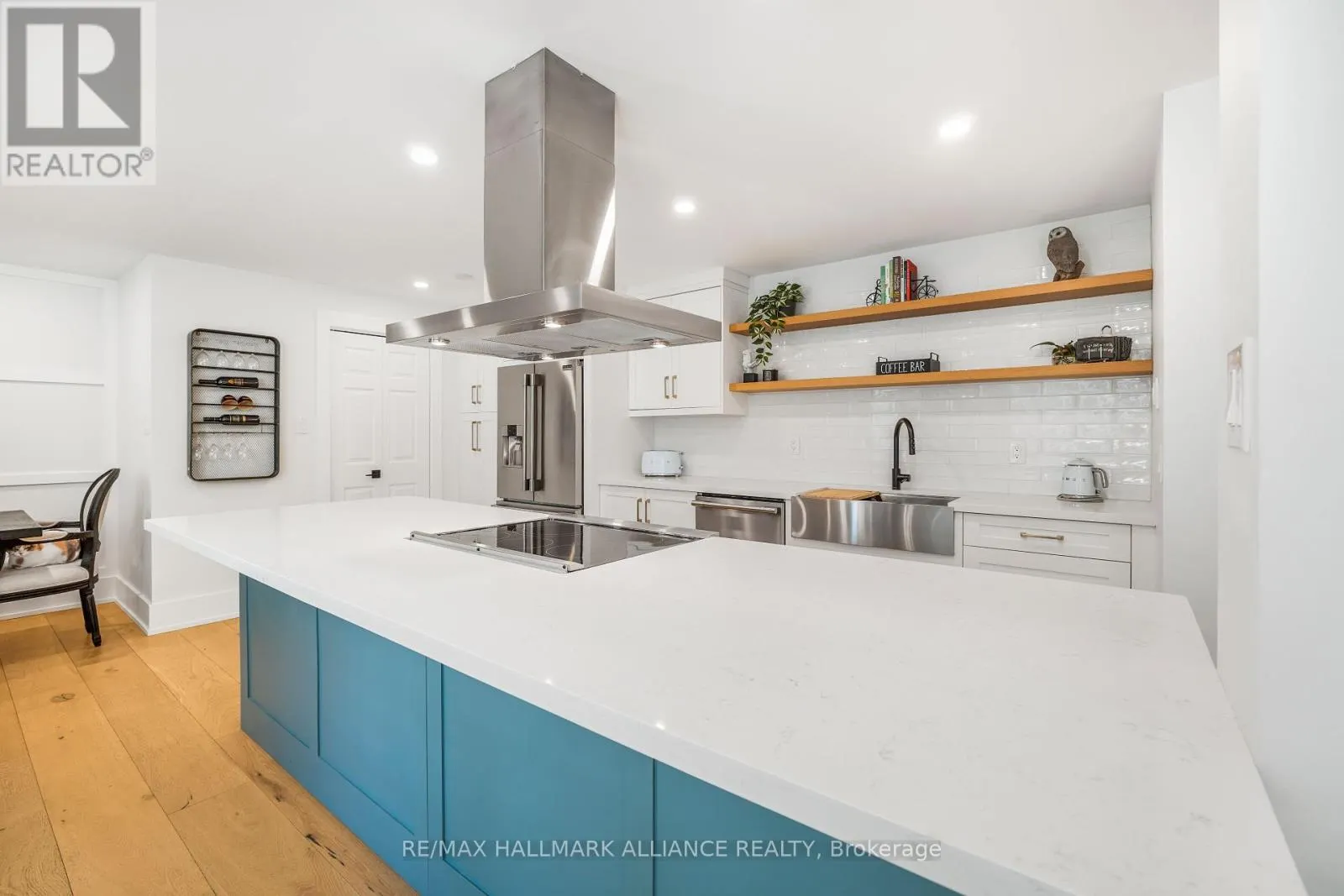 205 - 2121 LAKESHORE ROAD