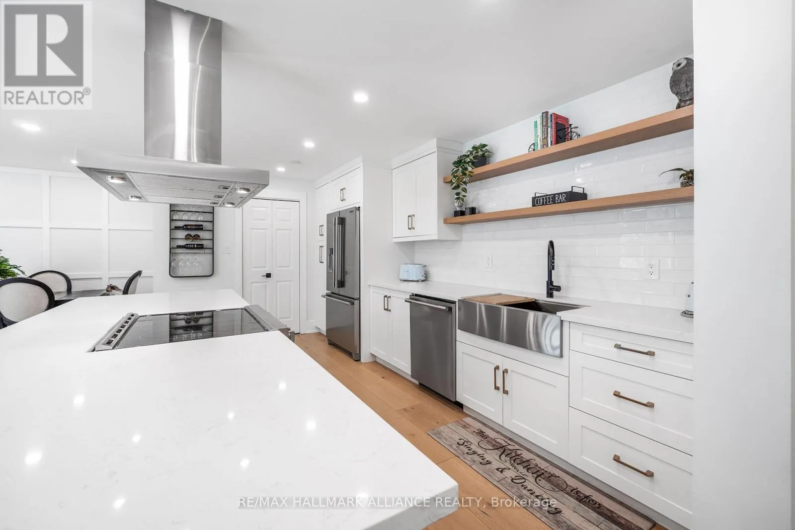 205 - 2121 LAKESHORE ROAD