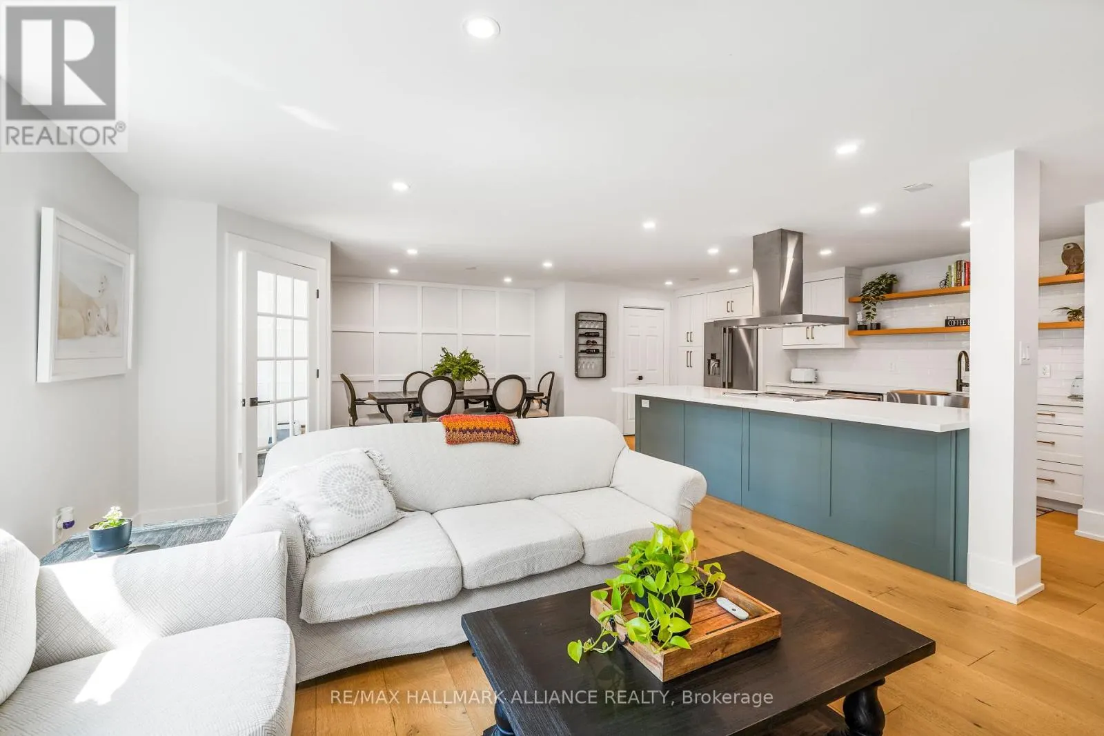 205 - 2121 LAKESHORE ROAD