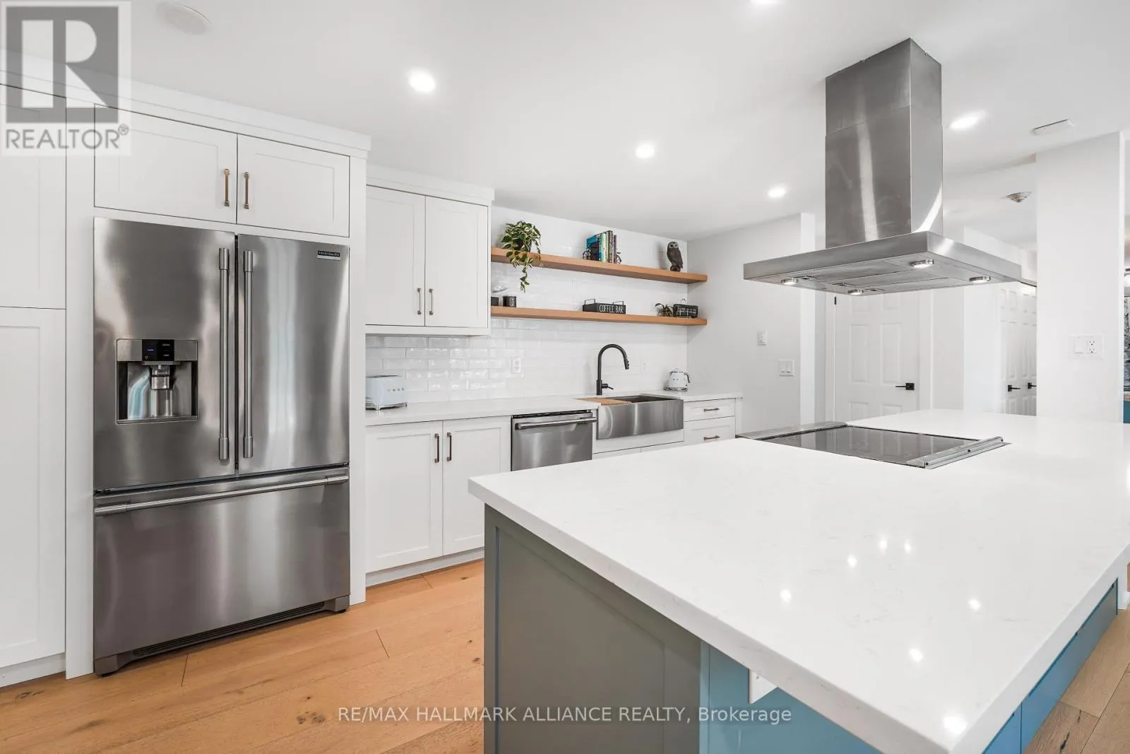 205 - 2121 LAKESHORE ROAD