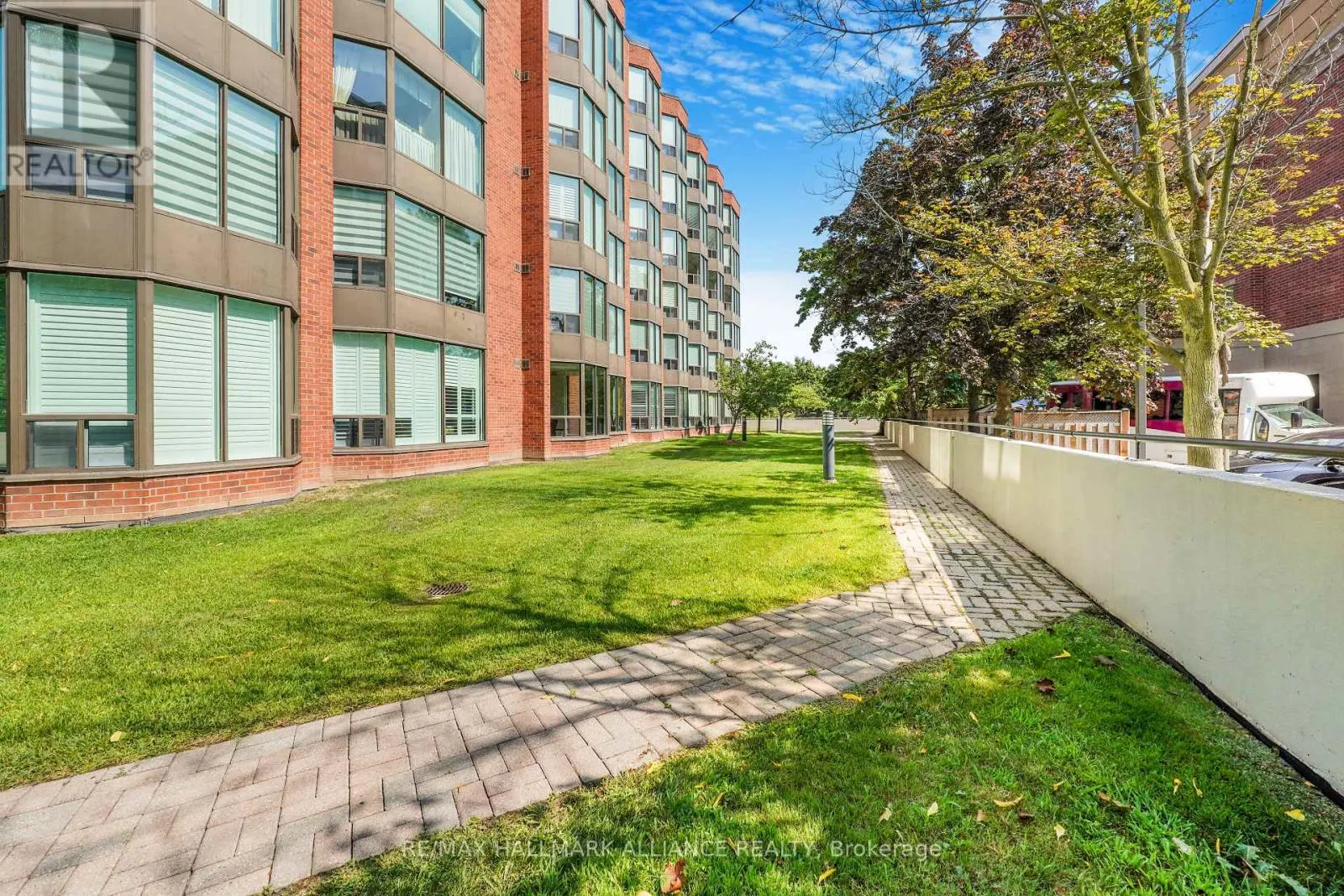 205 - 2121 LAKESHORE ROAD