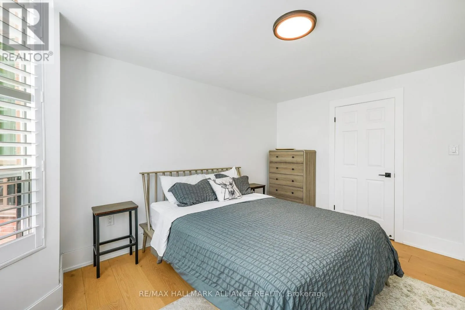 205 - 2121 LAKESHORE ROAD