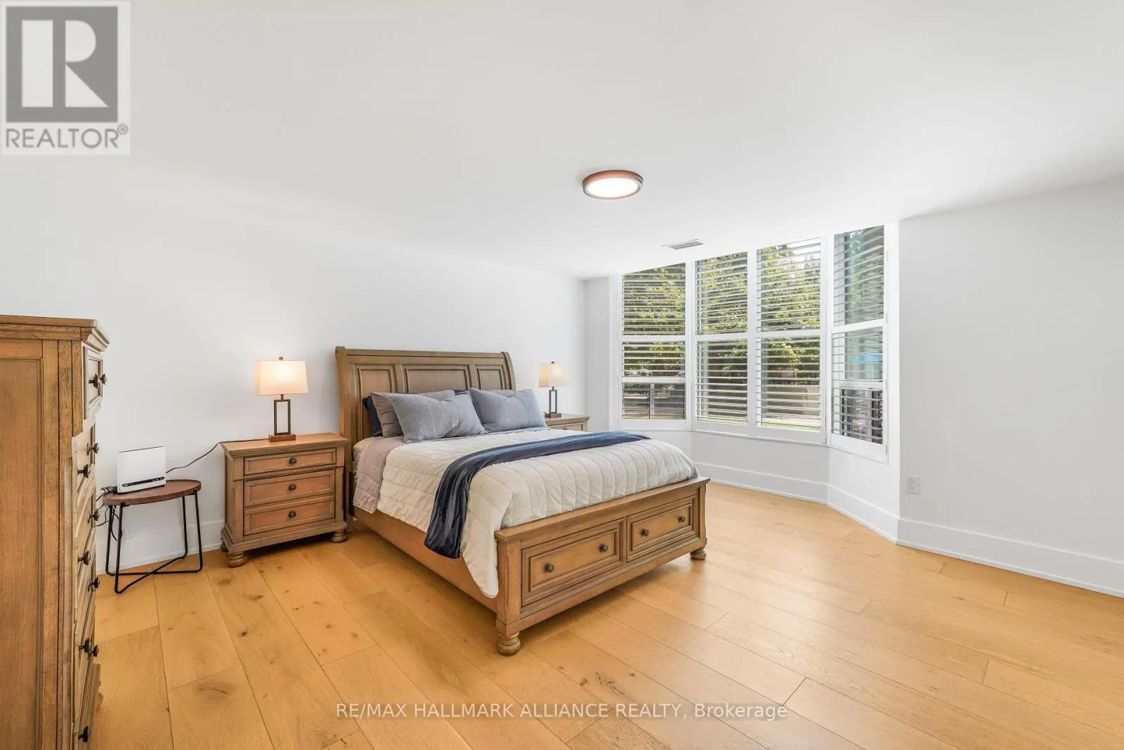 205 - 2121 LAKESHORE ROAD