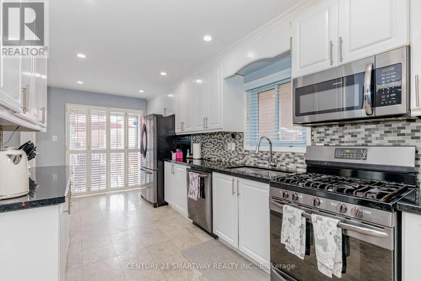 59 ARTHURS CRESCENT
