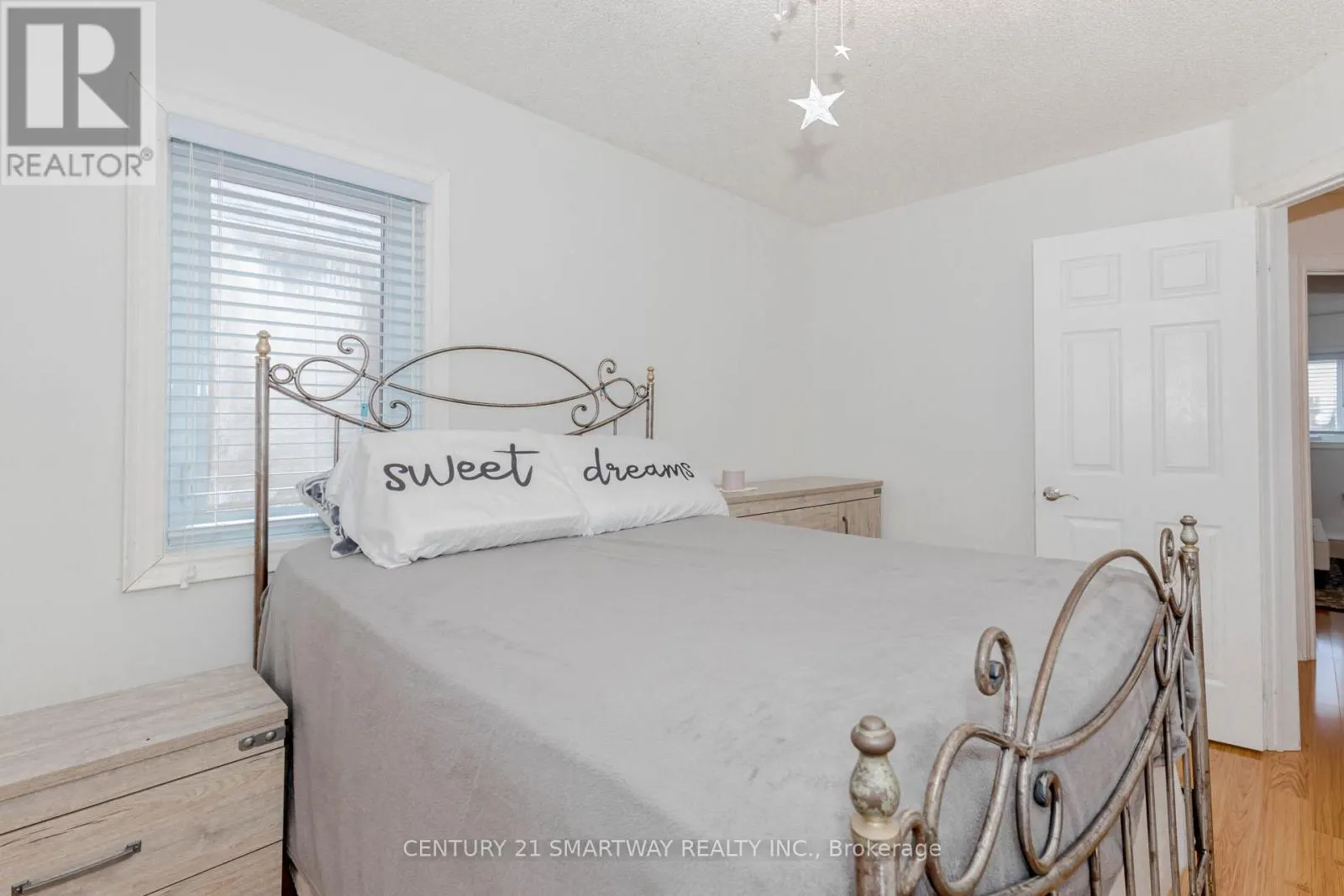 59 ARTHURS CRESCENT