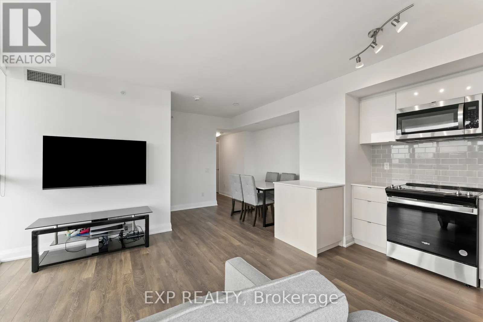 1205 - 1461 LAWRENCE AVENUE W