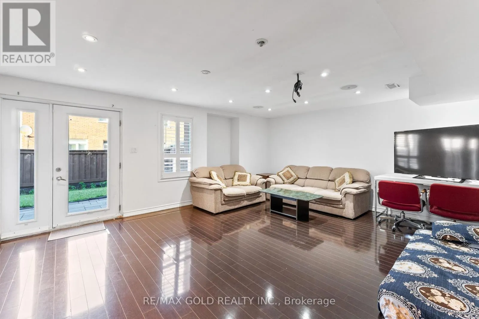 72 NEWINGTON CRESCENT