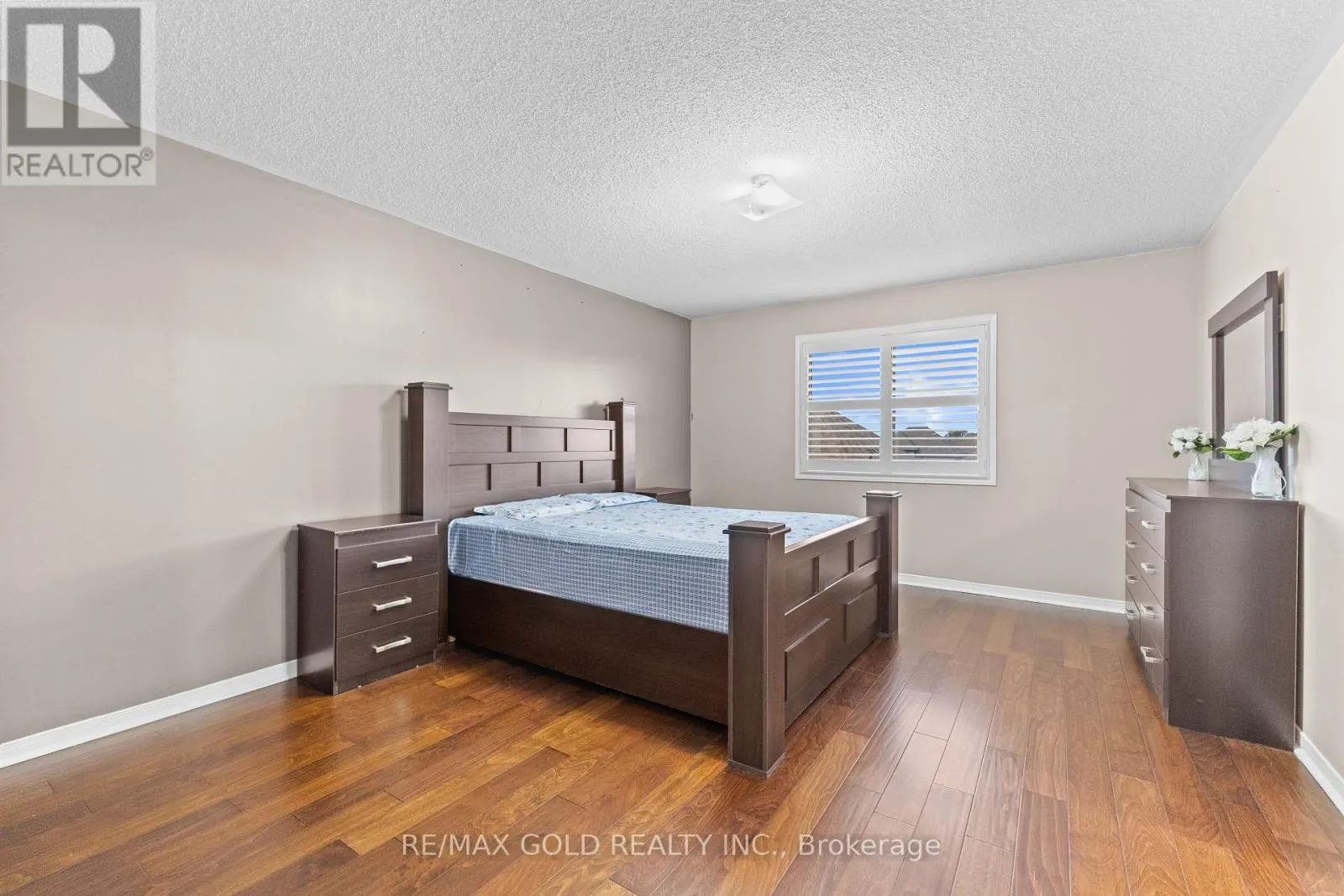 72 NEWINGTON CRESCENT