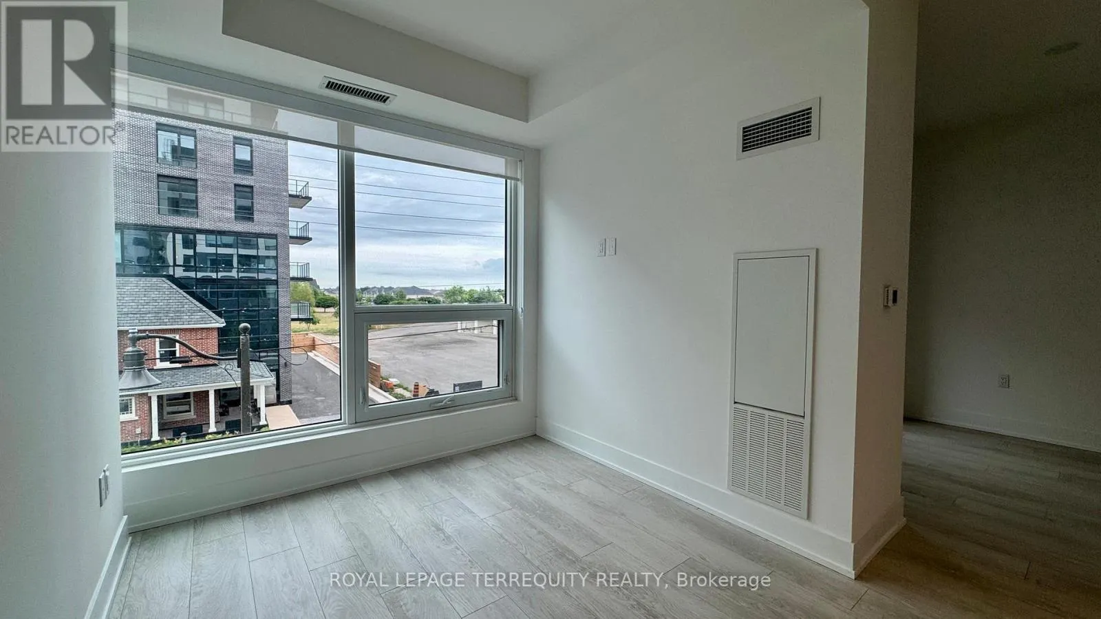 204 - 2450 OLD BRONTE ROAD