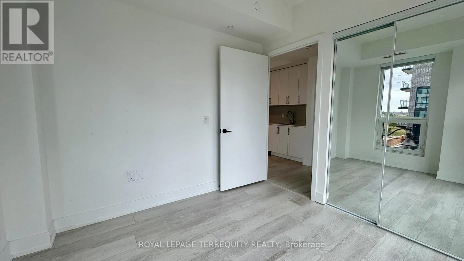204 - 2450 OLD BRONTE ROAD