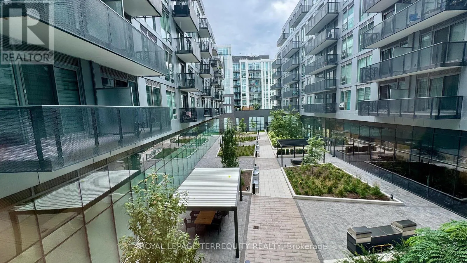 204 - 2450 OLD BRONTE ROAD