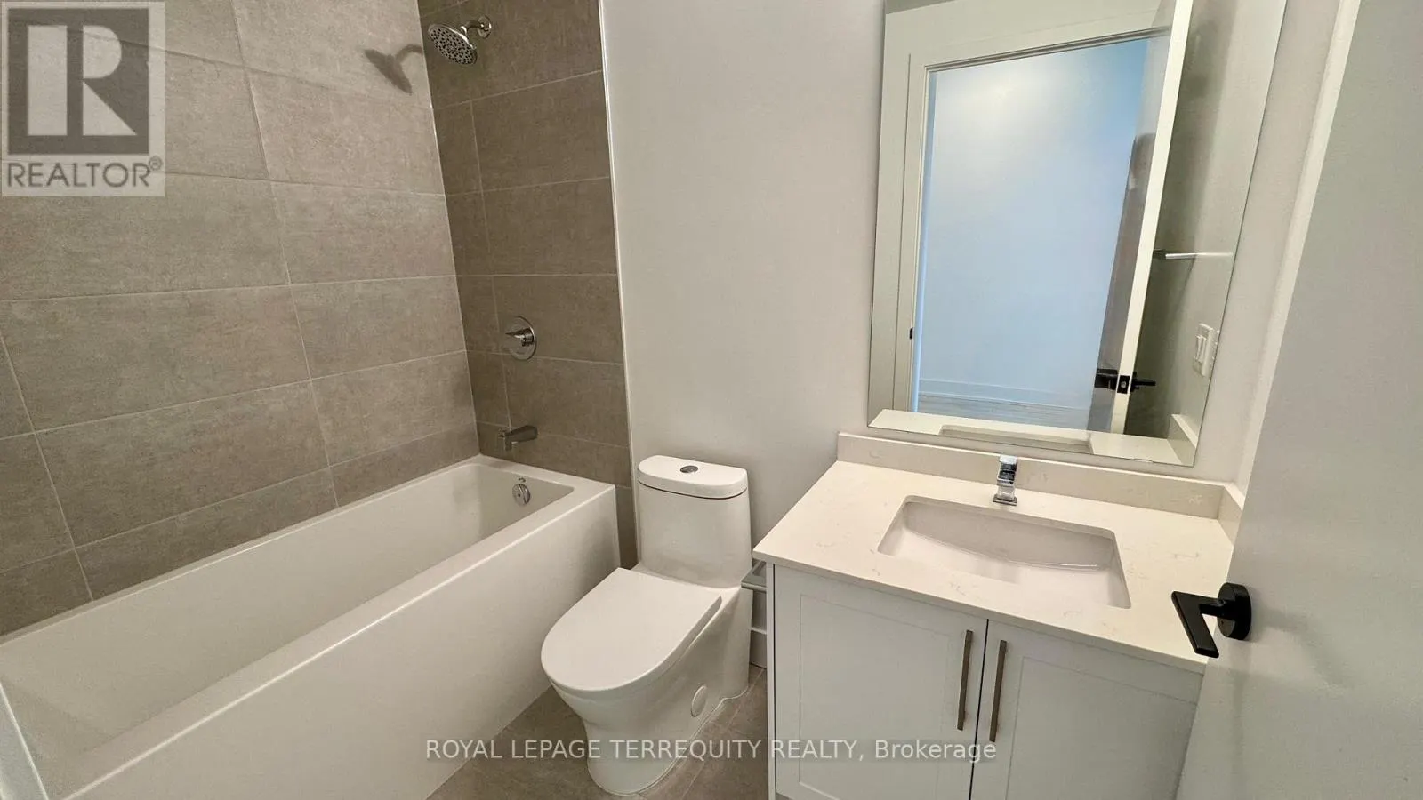 204 - 2450 OLD BRONTE ROAD