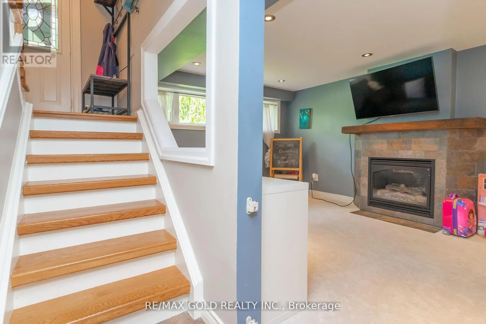 23 EDGEBROOK CRESCENT