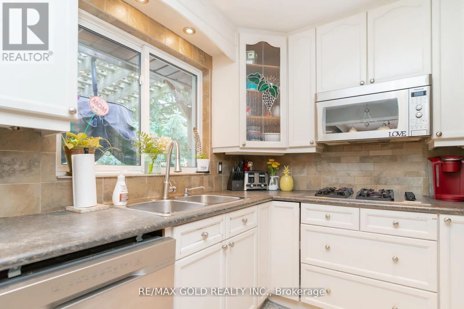 23 EDGEBROOK CRESCENT