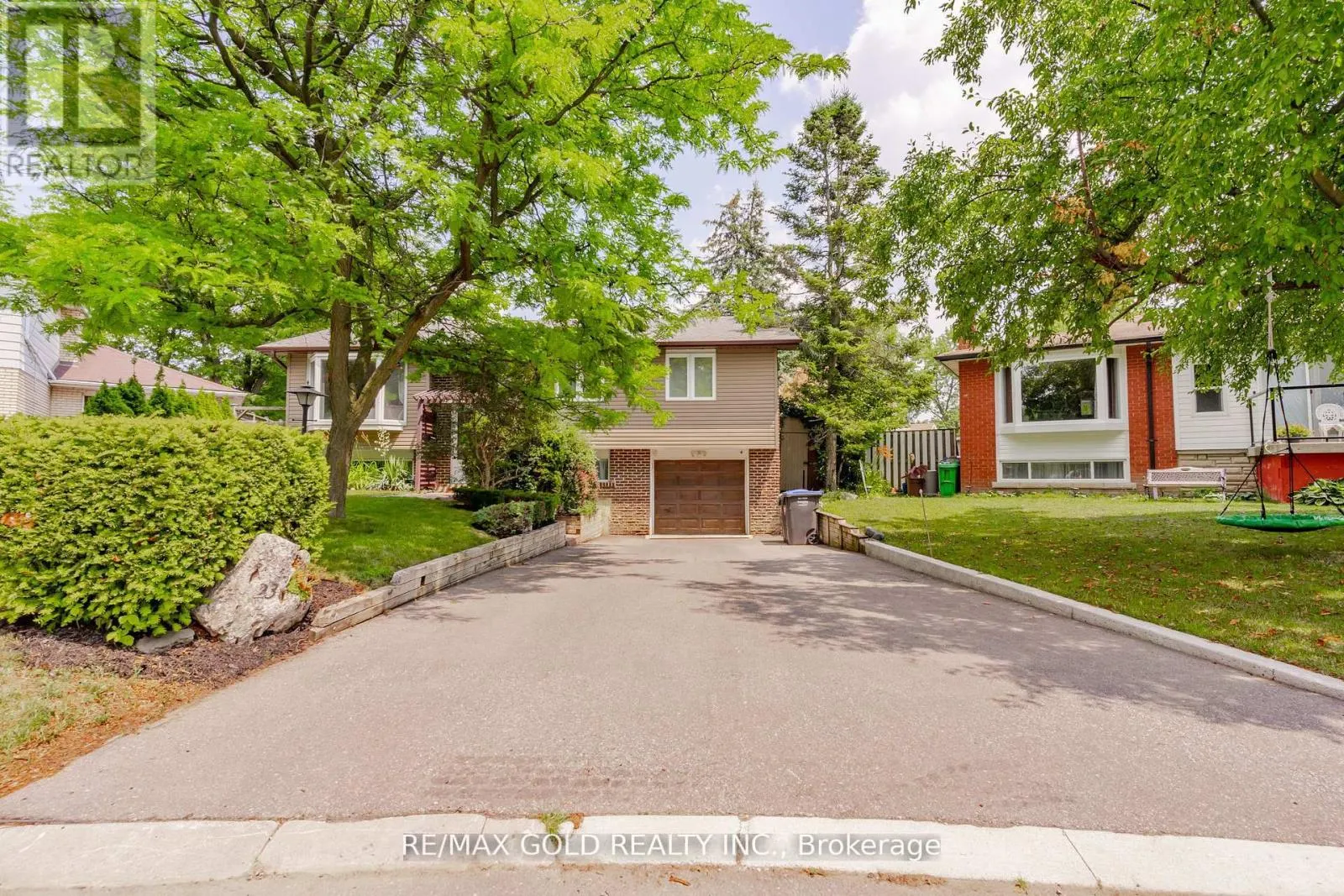 23 EDGEBROOK CRESCENT