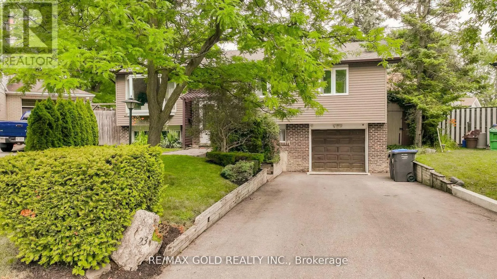 23 EDGEBROOK CRESCENT