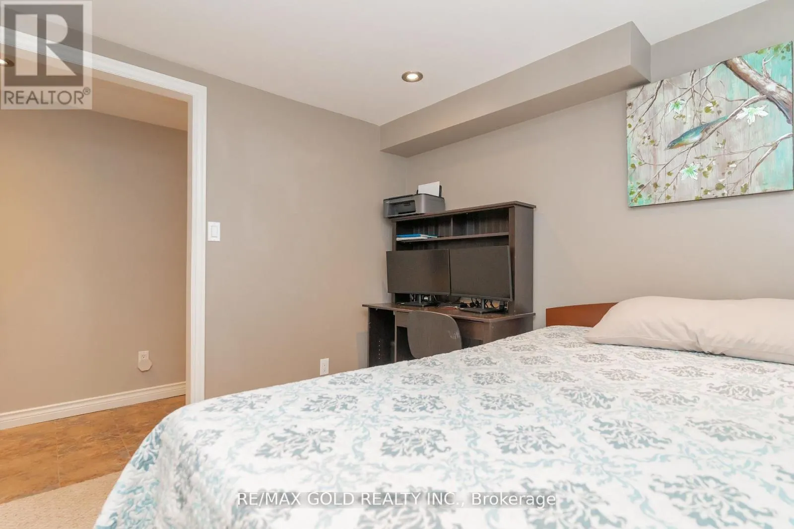 23 EDGEBROOK CRESCENT