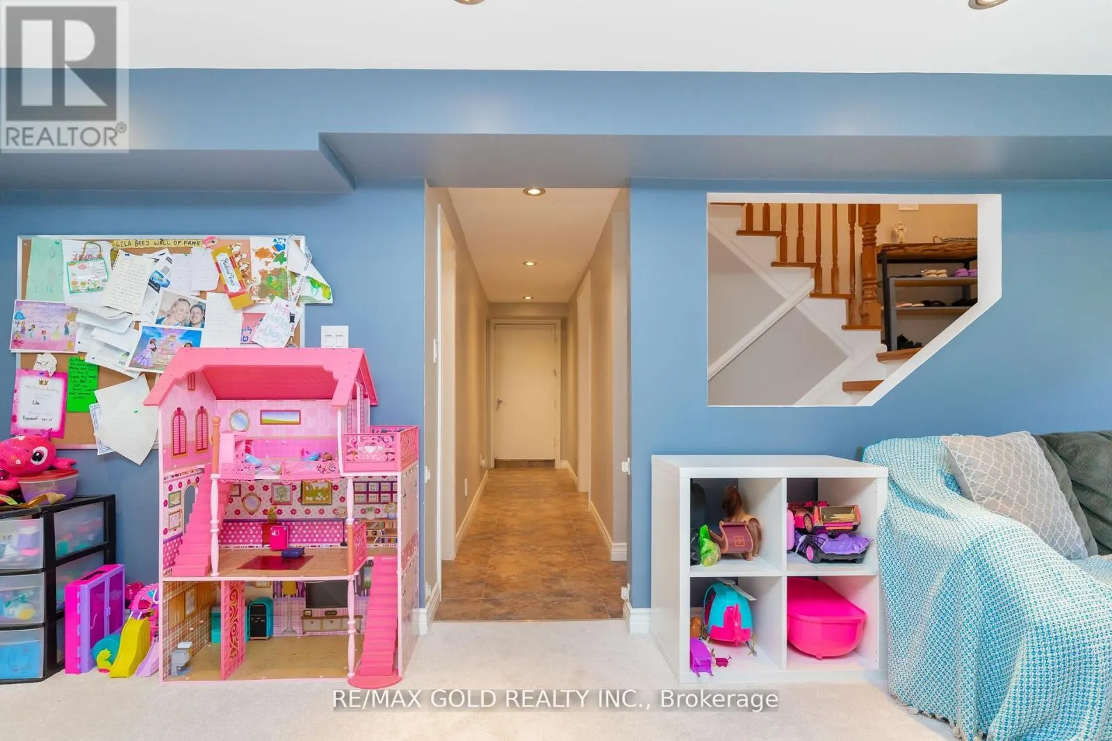 23 EDGEBROOK CRESCENT