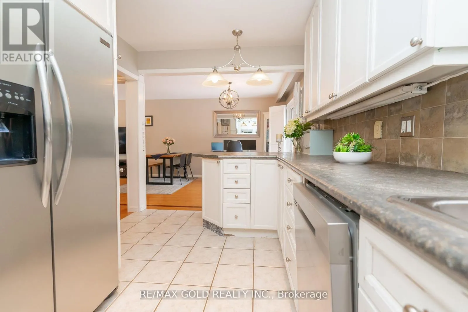 23 EDGEBROOK CRESCENT
