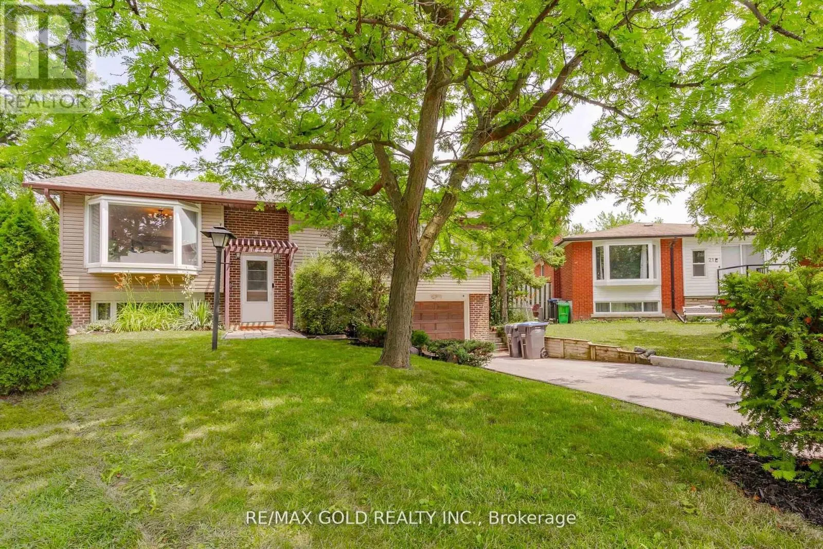 23 EDGEBROOK CRESCENT