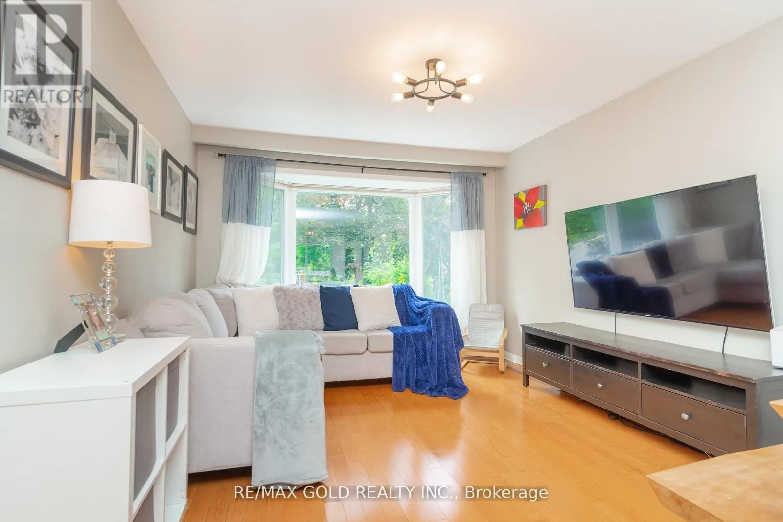 23 EDGEBROOK CRESCENT