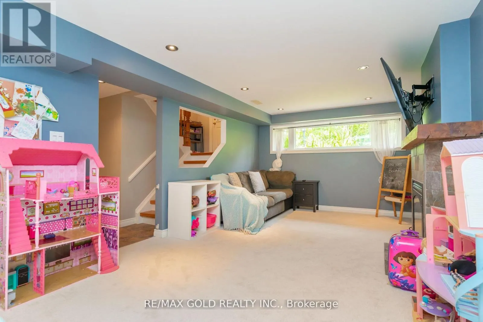 23 EDGEBROOK CRESCENT