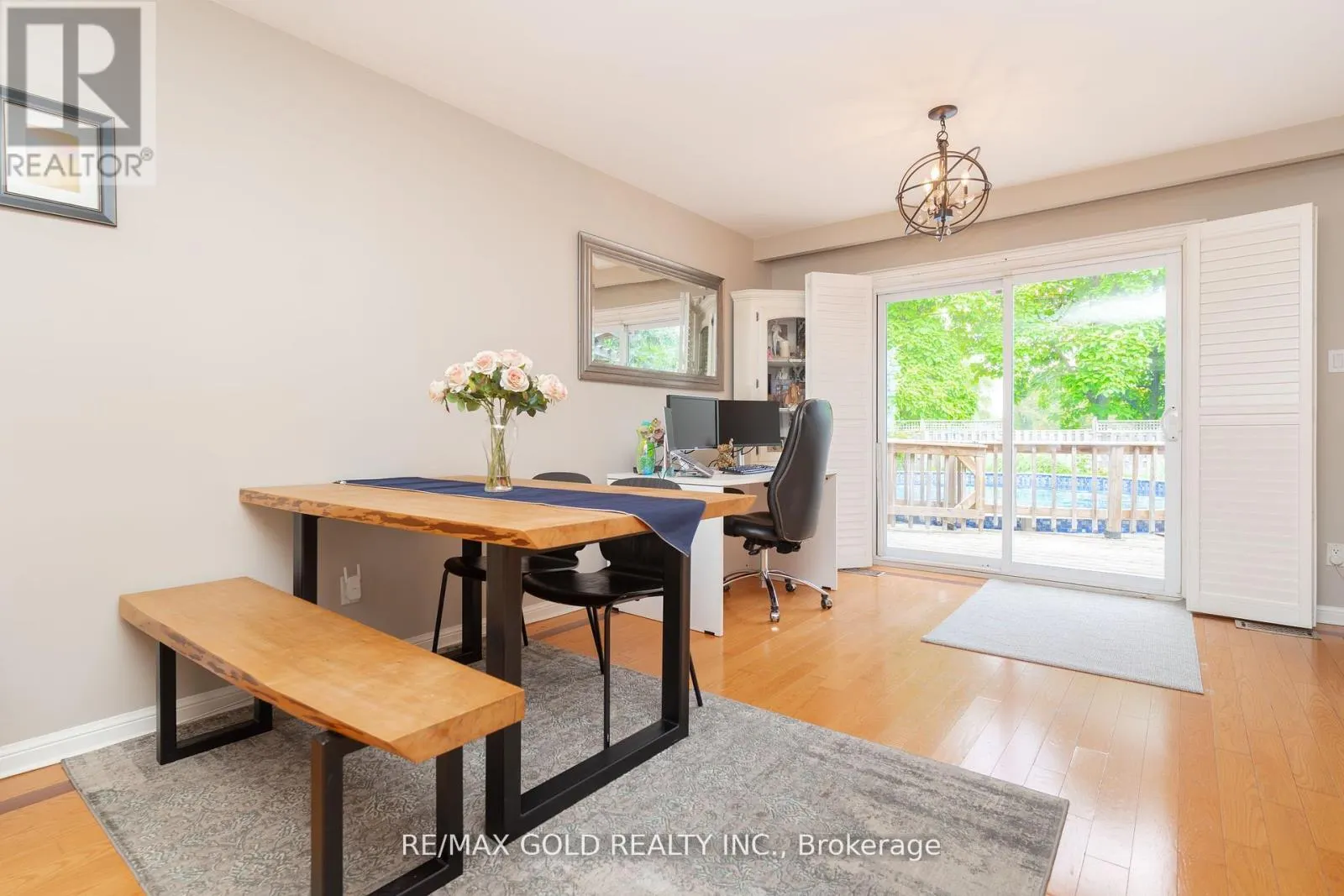 23 EDGEBROOK CRESCENT