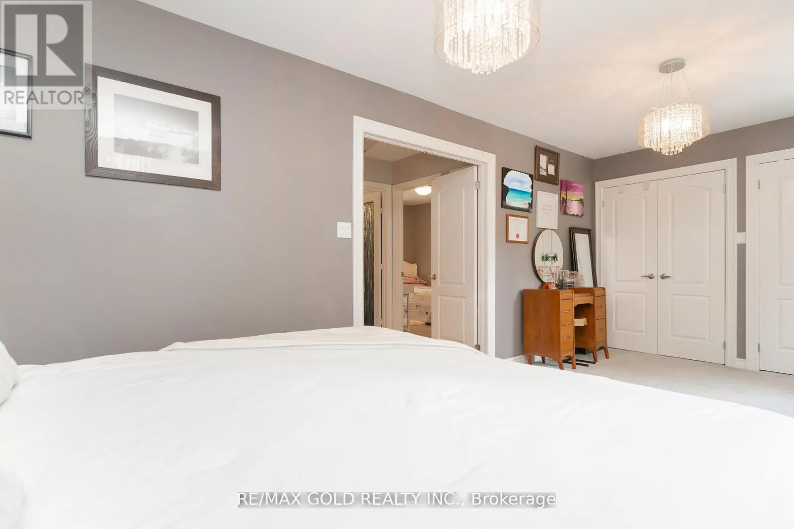 23 EDGEBROOK CRESCENT