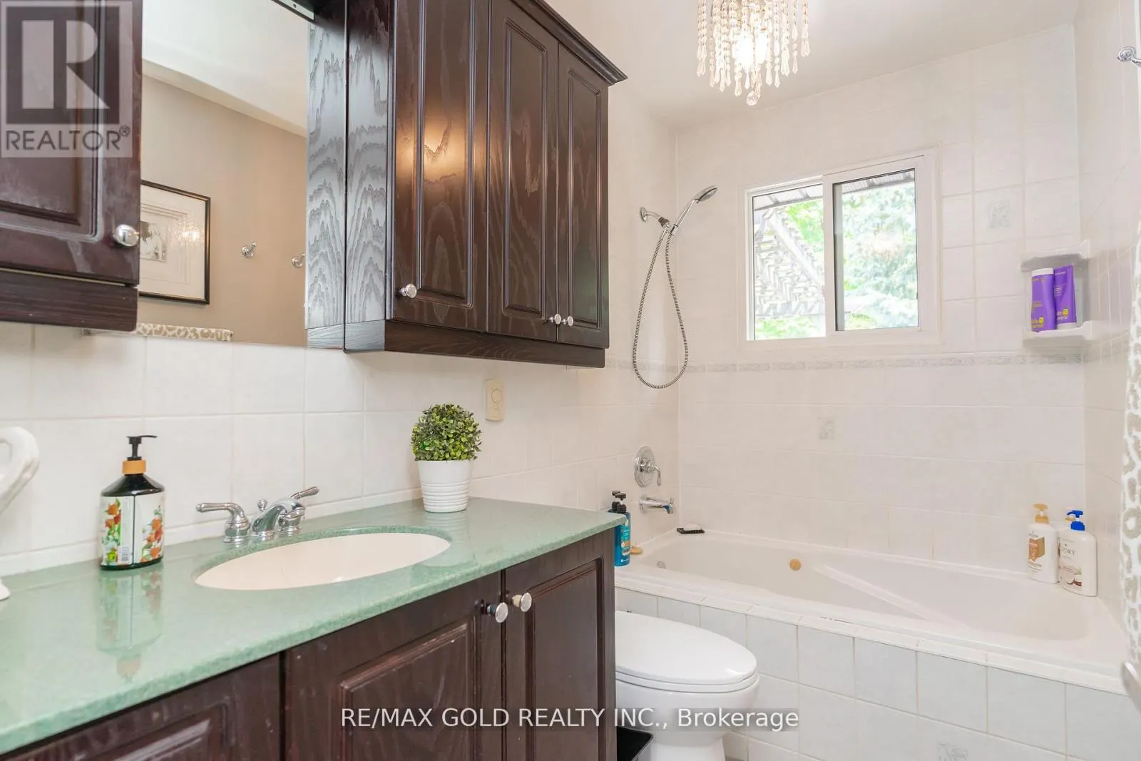 23 EDGEBROOK CRESCENT
